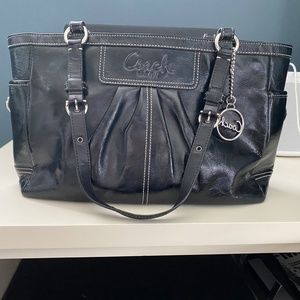 F13761 Patent Leather Black Gallery Tote